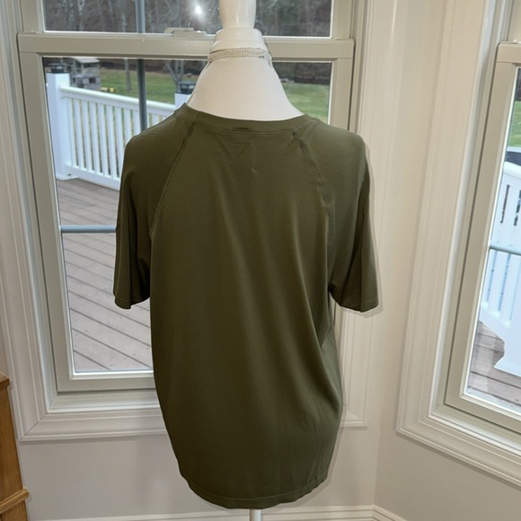 Gymshark Athletic Tee in army green - Picture 3 of 5